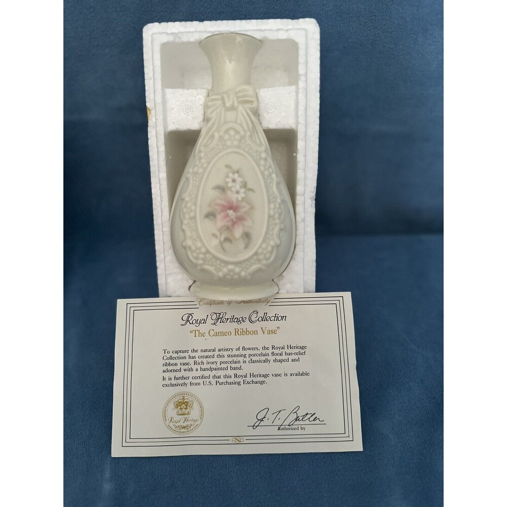 Royal Heritage Collection THE CAMEO RIBBON VASE Porcelain in Box CoA
